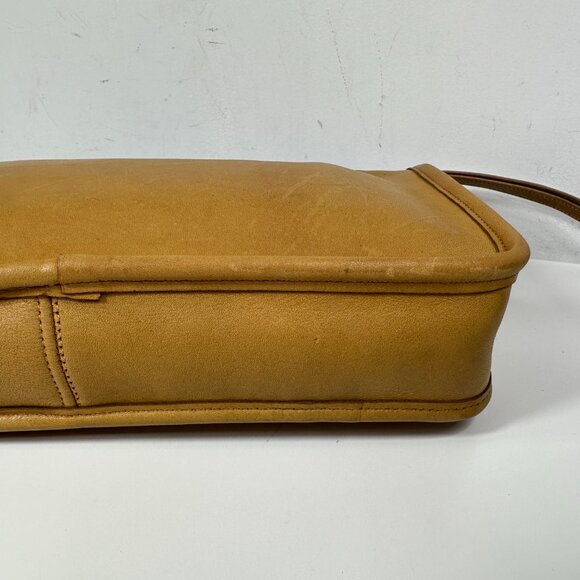 COACH Basic Bag #9455 Tan Leather Vintage 1970s Zippered Clutch Shoulder Bag - Picture 12 of 16